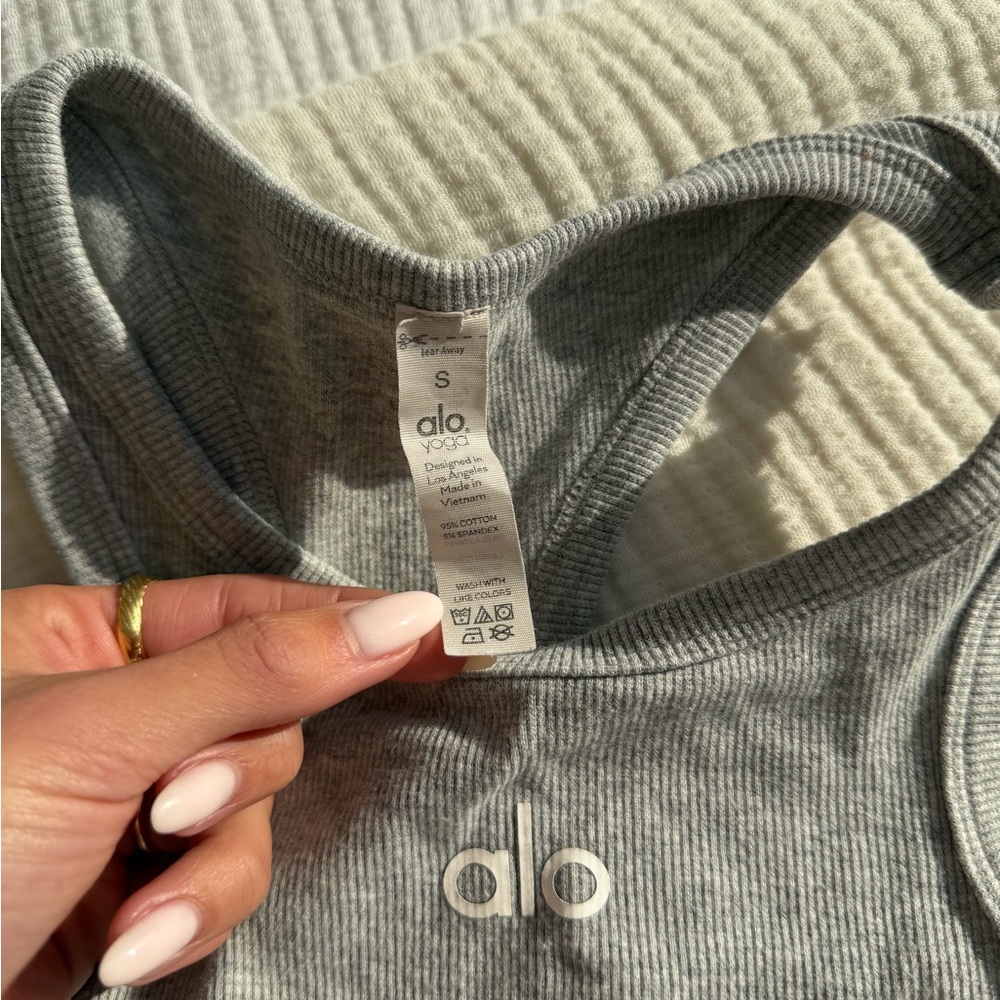 ALO Yoga Gray Ribbed Racerback Crop Tank with Logo - Picture 2 of 3